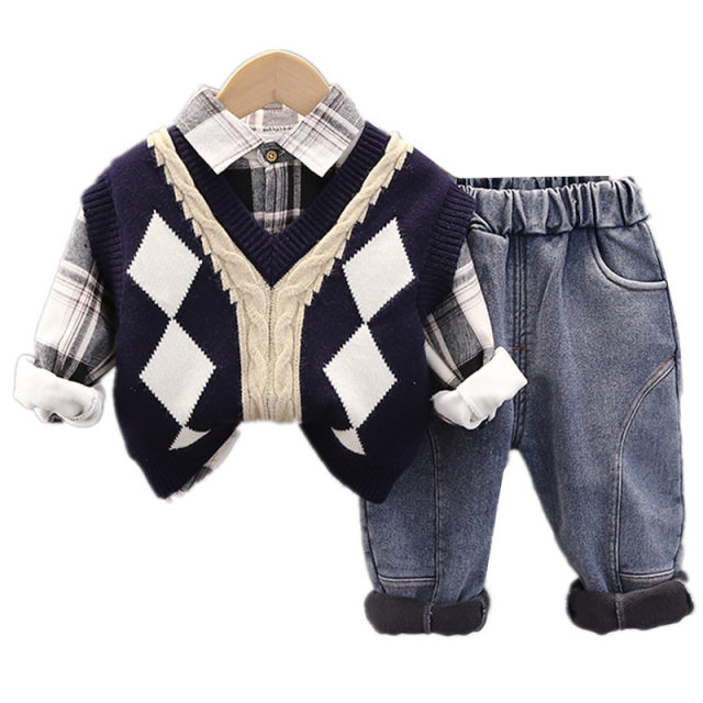 Boys winter suit 2022 new children's foreign style fashionable baby plus velvet thick autumn and winter vest three-piece suit