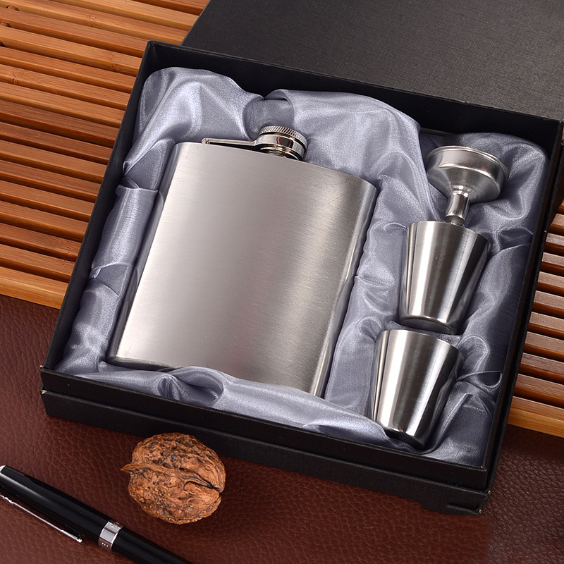 Stainless steel hip flask with is suing portable little hip thickening flat liquor bottles of wine home mini kettle