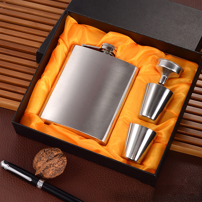 Stainless steel hip flask with is suing portable little hip thickening flat liquor bottles of wine home mini kettle