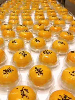 Snow Mei Niang sea duck egg yolk crisp 55gx6 handmade pastries breakfast snacks Snacks snack pastry supper food bag