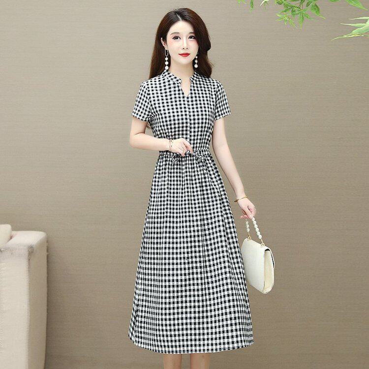 Black and white plate dress female summer 2021 new retro - waist dress design in the old V - collar dress