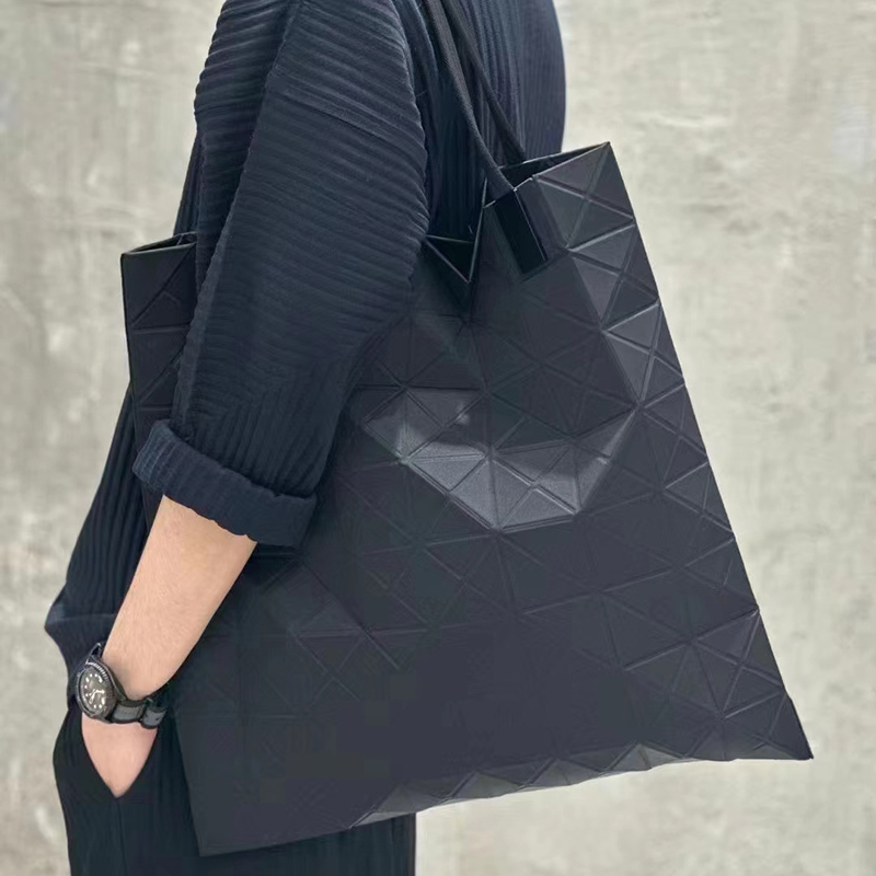 Japanese Quilted Bag Track 2026 New Model 8×8 Grid Tote Bag for Women, Large Capacity Quilted Handbag, Shoulder Bag