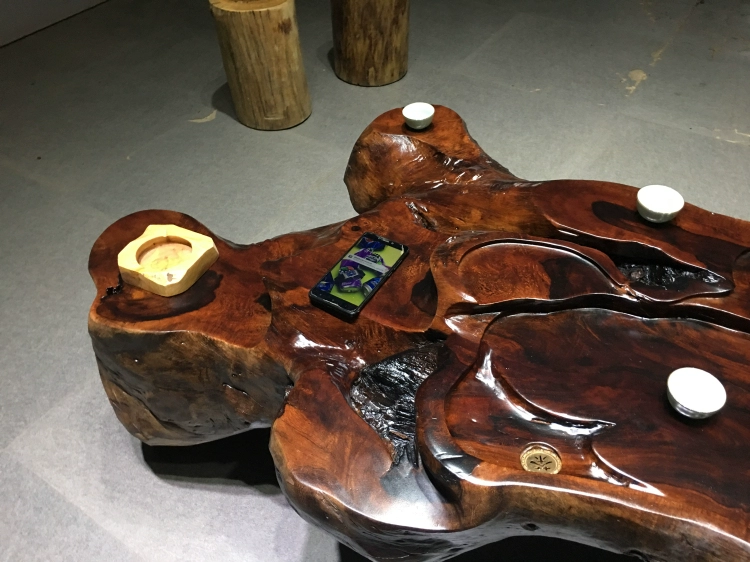 Gà cánh gỗ khắc toàn bộ gốc khắc bàn cà phê gỗ gốc cây Kung Fu trà biển gỗ tự nhiên nhà bàn trà gỗ bàn trà - Các món ăn khao khát gốc bàn ghế gốc cây xà cừ