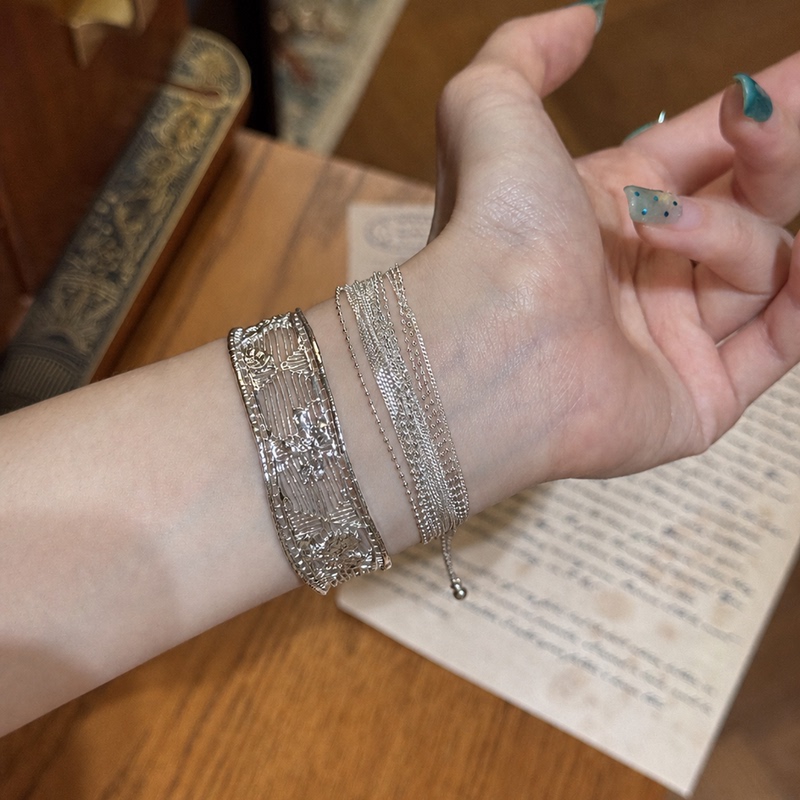 Vintage Exquisite Silver Accordion Bracelet with a Sweet and Cool Style, Niche Design, Multi-Layered Stacking Bracelet