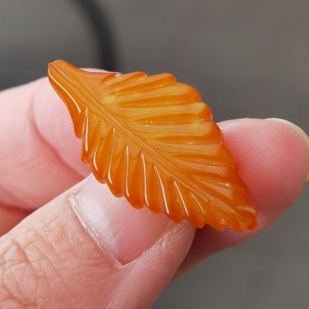 Europe Direct Mail Reflux Antique Old Nectar Wag Leaf Brooch Collection Best Preserved for more than a century