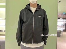 Куртка prada/普拉达 23ss新款胸口倒三角金属标连帽夹克男冲锋衣外套女 Prada/23SS