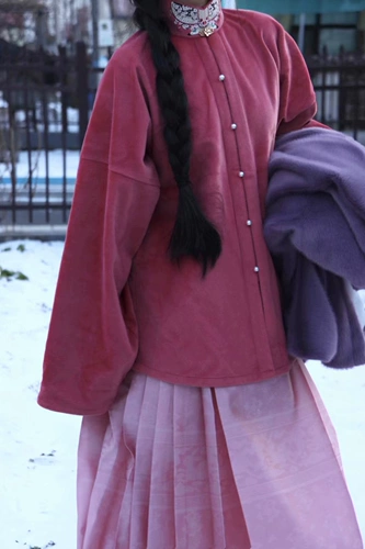 Пятно сгущенного плюшевого двойного слоя с карманами, имитационными норками для волос с двойным слоем круглой шеи в рукаве ханфу зимняя модель