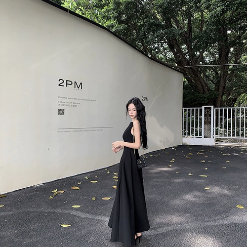 Белое летнее платье, приталенный жилет без рукавов, корсет, длинная юбка, яркий броский стиль, изысканный стиль