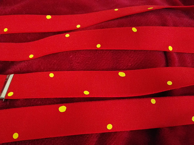 Chuông nhà làm tóc đen COSPLAY Tokyo Con Ma Cà Rồng áo sơ mi màu đen dây đeo dép màu đỏ kẹp tóc đạo cụ đồ cosplay gợi cảm