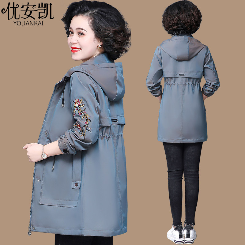 Middle-aged and elderly windbreaker women's middle-aged spring and autumn large size 40 years old 50 mother autumn coat foreign pie middle-aged coat temperament