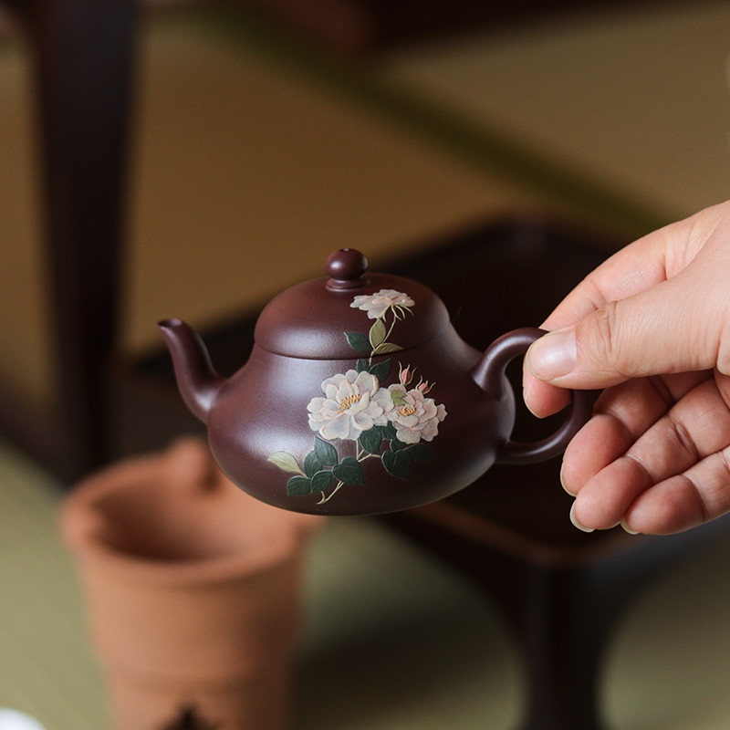 Yixing Clay-Painted Half-Handmade Purple Clay Rose Teapot, Clay-Painted Half-Handmade Daffodil Purple Clay Teapot, the Porcelain-Painting Master Wu Cai Ren Yixing Clay-Painted Half-Handmade Purple Clay Rose Teapot, Clay-Painted Half-Handmade Daffodil Purple Clay Teapot, the Porcelain-Painting Master Wu Cai Ren