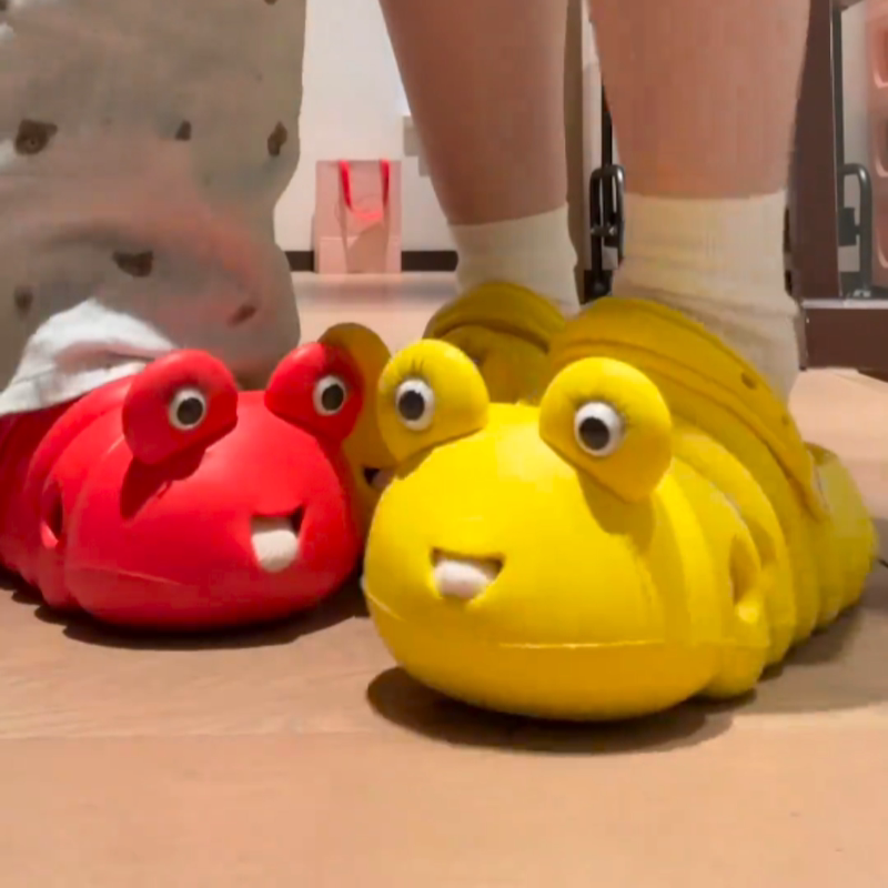 Hilarious Bug Slippers, Abstract Spoof Cartoon Caterpillar Sticking Out Tongue, Home Thick-Soled Sandals That Can Be Worn Outside, Clogs Hilarious Bug Slippers, Abstract Spoof Cartoon Caterpillar Sticking Out Tongue, Home Thick-Soled Sandals That Can Be Worn Outside, Clogs