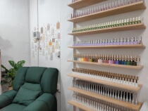 Mur de bois en bois massif Shelving Shelving Shelving Shelves Lined-lined Cosmetic Nail Polish Containing tablettes