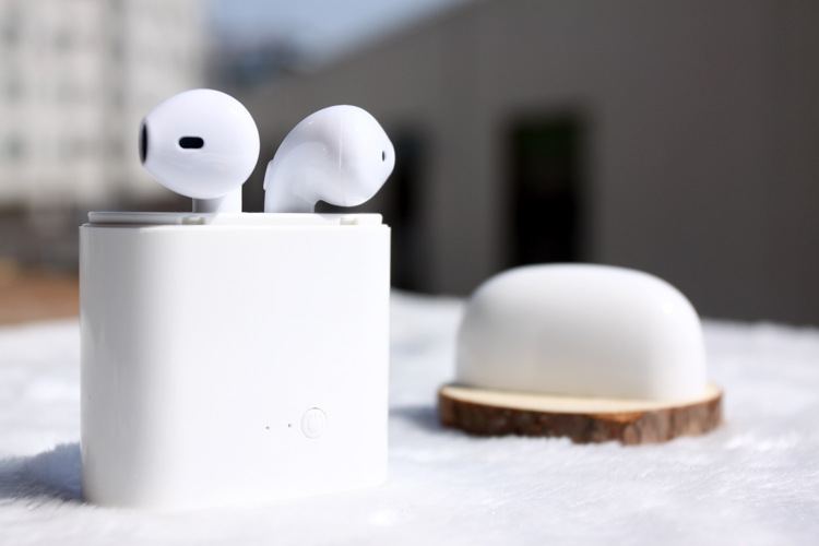 i7 wireless Bluetooth headset with charging stand Bluetooth headset with charging case Binaural charging compartment headset