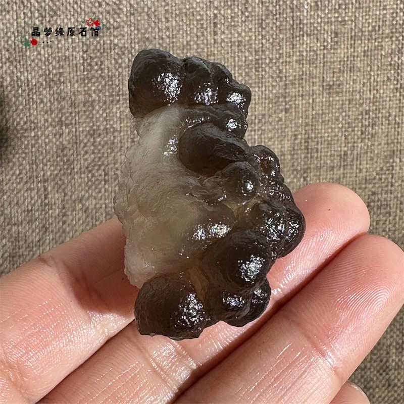 玛瑙原石带裂纹还能用吗?2026年天然片状原石选购新趋势