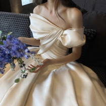 New one-shoulder satin satin main wedding dress luxury large trailing bow irregular original design simple female