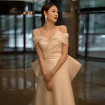 Autumn one-shoulder satin fishtail A-line skirt Light wedding dress travel photography forest photography simple dream Korean bride