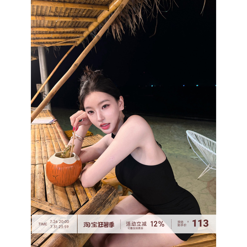 【Farte Shop】Heart-Shaped Curve Black Lace Off-Shoulder Dress for Women, Spring Pure and Alluring, Slimming and Figure-Hugging