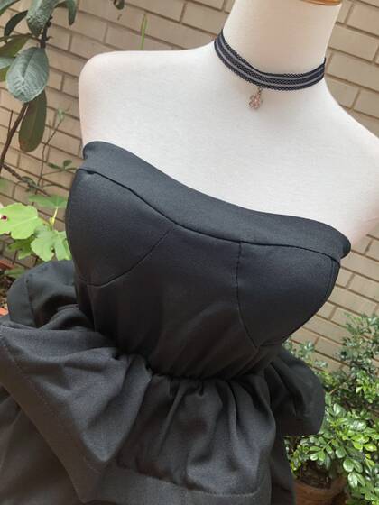 Summer 2021 new style leaky clavicle-wrapped chest top for women, one-shoulder, pretty, belly-covering, slim-fitting top, western-style skirt