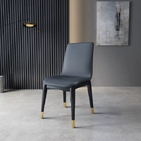 Цельное кресло из черной сапфировой кожи с медной обивкой