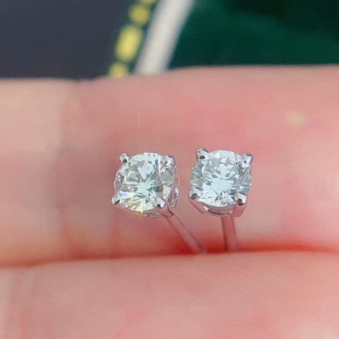 伟德国际莉莉·艾伦、小西姆兹及比安卡·布斯塔曼特等明星佩戴沙漠钻石珠宝闪耀英国时尚大奖红毯