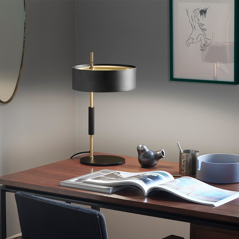 Nordic simple personality iron lamp floor lamp living room bedroom bedside light luxury American reading table lamp light source