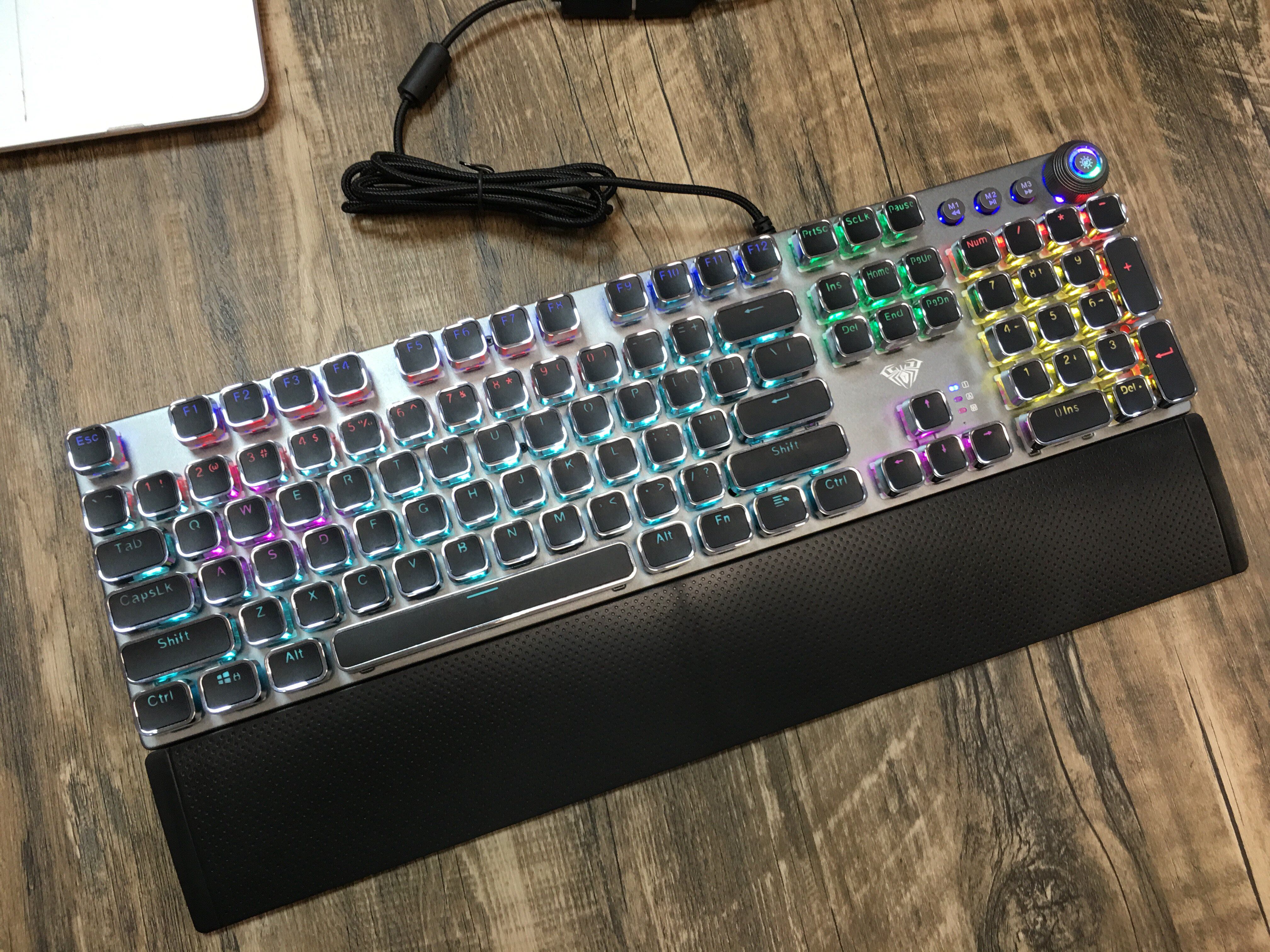 Inventory processing brand esports eat chicken game mechanical keyboard 104 keys plug and unplug green axis mixed light RGB marquee