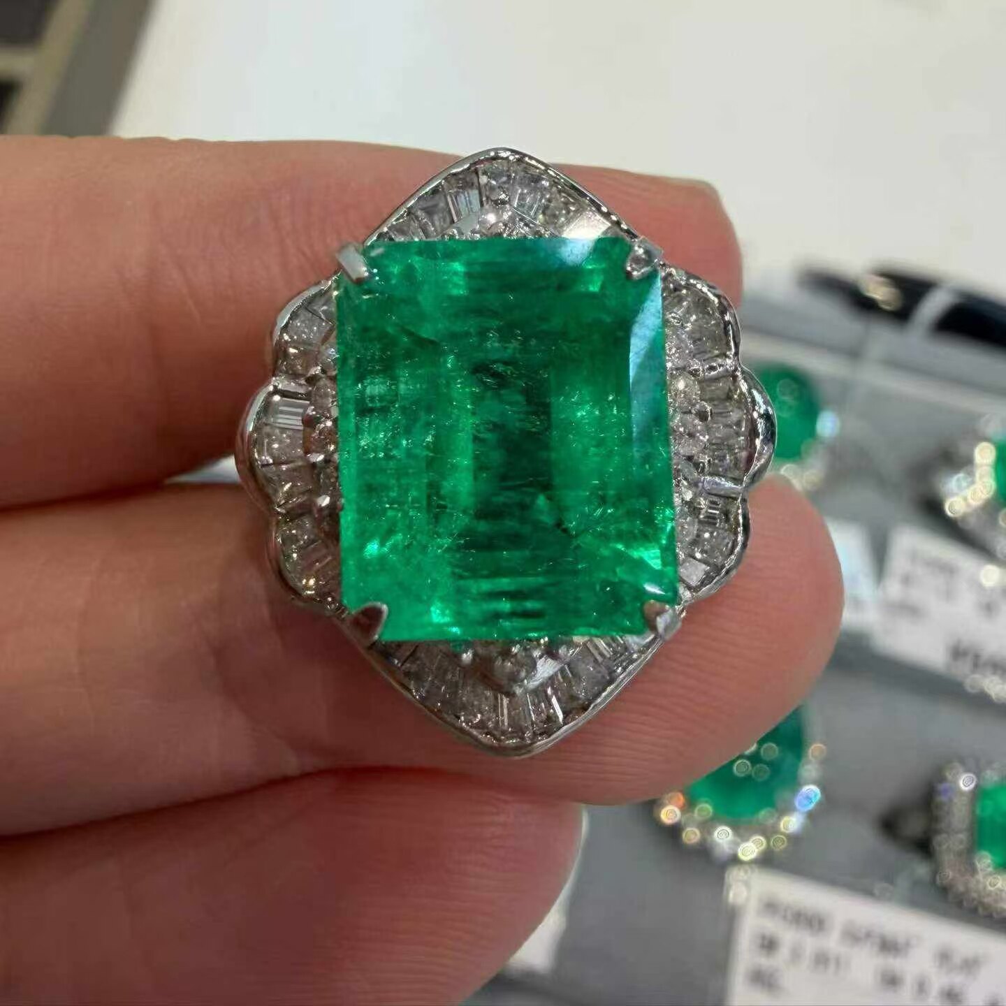 PT900 platinum diamond inlaid natural Colombian emerald ring, main stone 5.95 carats