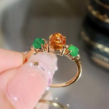 18k gold inlaid sugar tower cut fanta stone emerald ring, classic three-stone design, rich colors
