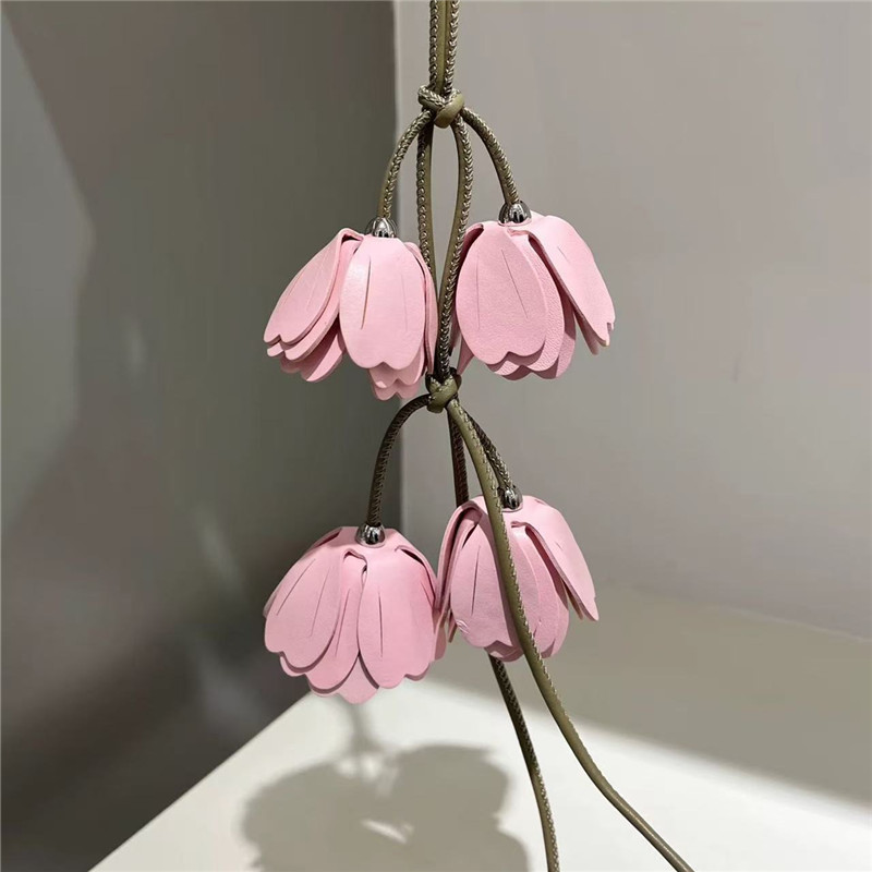Luojia Pink Cherry Blossom Pendant Ornament with a High-End Feel, Handmade Leather Flower Tulip Bag Strap Keychain Accessory