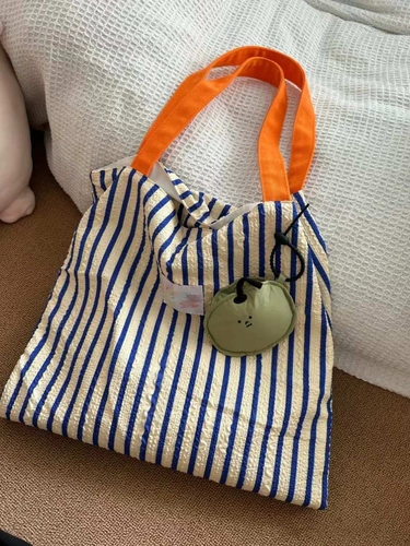 Вместительная и большая портативная сумка на одно плечо