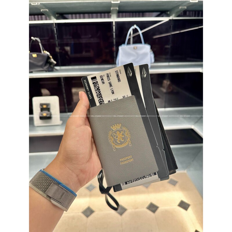 26Ss Football Series Vana Ilusion Manchester United Passport Holder Card Holder Wallet Document Holder Unisex 26Ss Football Series Vana Ilusion Manchester United Passport Holder Card Holder Wallet Document Holder Unisex