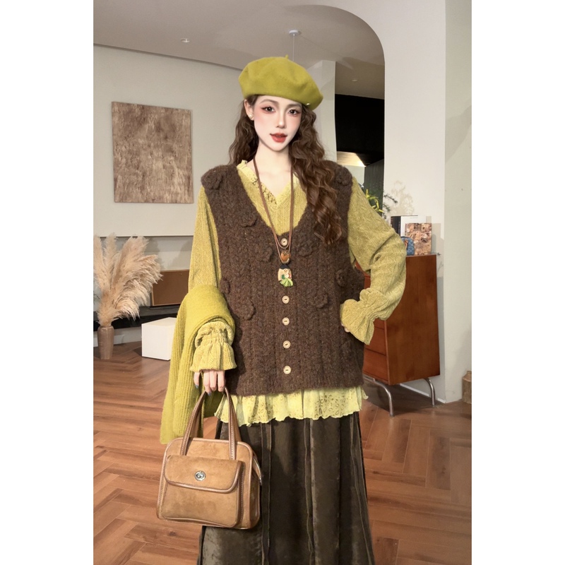 Mingming Vest Retro Three-Dimensional Floral Knitted Vest for Women Autumn V-Neck Forest Style Layered Loose Vest 50492 Mingming Vest Retro Three-Dimensional Floral Knitted Vest for Women Autumn V-Neck Forest Style Layered Loose Vest 50492