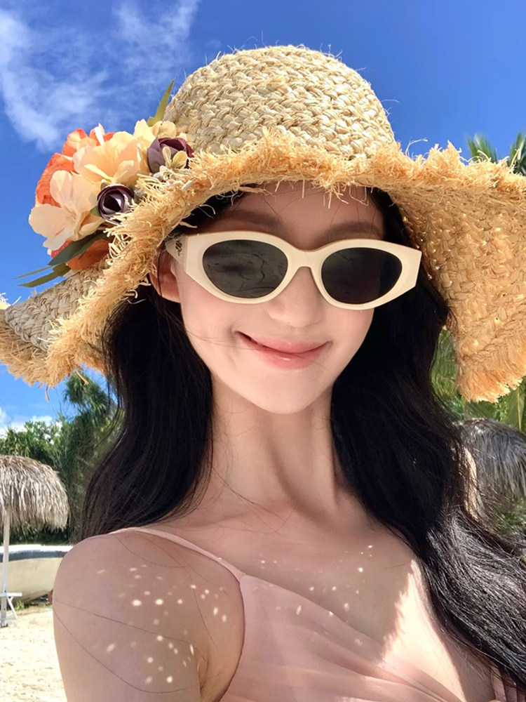 2025 New Cat-Eye White Sunglasses for Women, High-End Style, Slimming for Square and Round Faces, Sun Protection for Beach Vacations