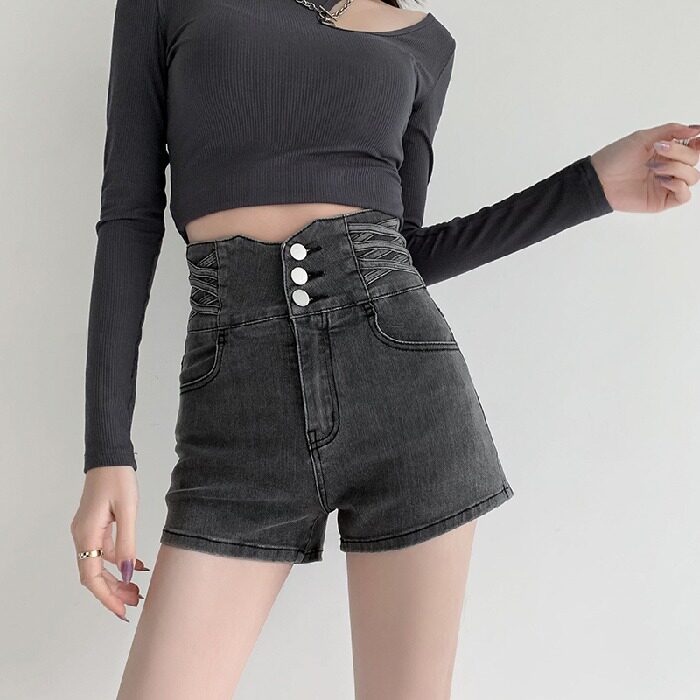 Ultra-high waist black denim shorts women's 2022 summer new loose design small a-line hot pants ins tide