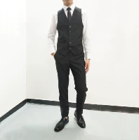 Черный жилет, рубашка, штаны, галстук-бабочка