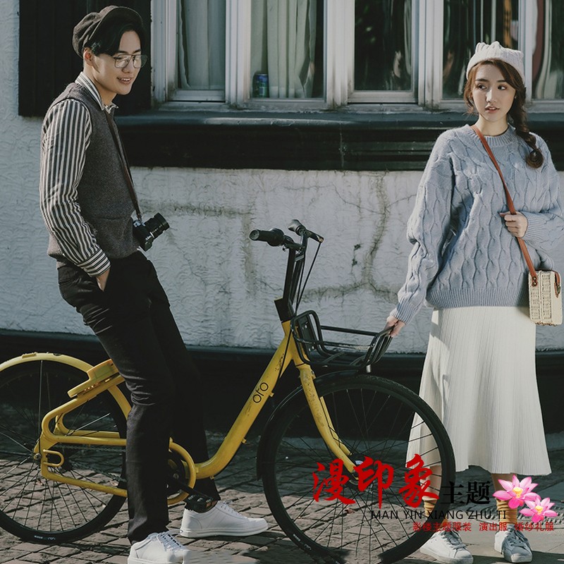 2023 New Studio Couple Write the Korean Sweater Take Photography Theme Street to take a bridge and clothing art photo
