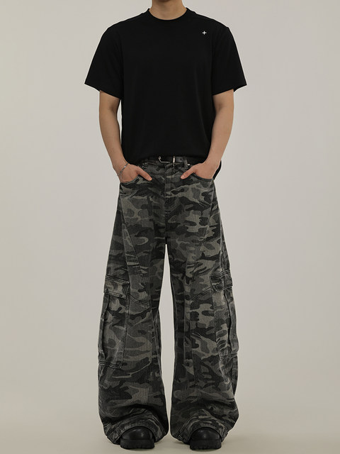 A Carton American Retro Multi-Pocket Camouflage Scimitar Pants for Men and Women, Loose Wide-Leg Workwear Pants with a Sense of Design, Trendy