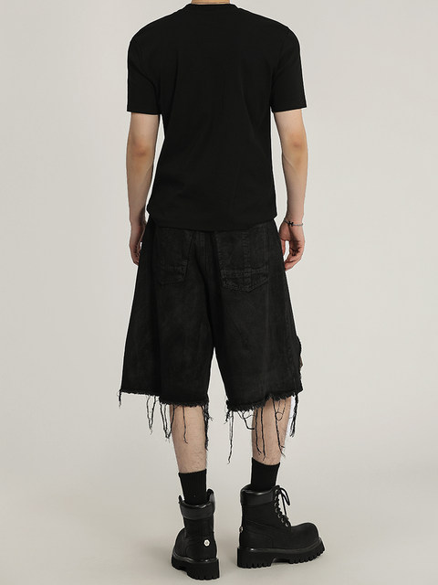 A Carton American Retro Loose Ripped Camouflage Denim Shorts for Men and Women, Loose Wide-Leg High Street Casual Pants, Trendy