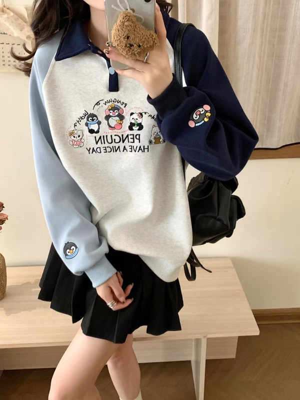 25 Autumn New Penguin Embroidery Lapel Raglan Color-Block Design Sweatshirt Korean Style Loose Slimming Casual Top 25 Autumn New Penguin Embroidery Lapel Raglan Color-Block Design Sweatshirt Korean Style Loose Slimming Casual Top