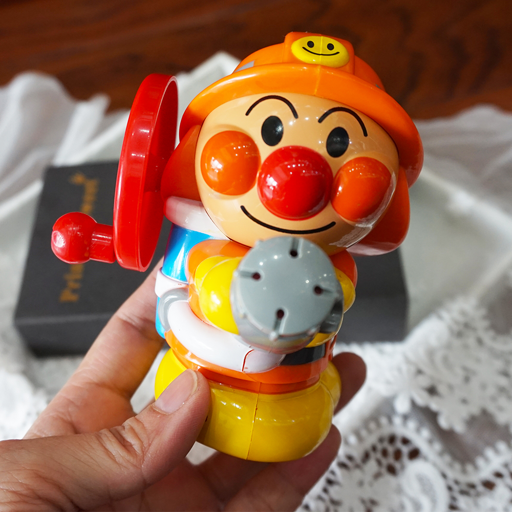 Japan Anpanman fireman water spray water gun Children's hand rotating water gun Baby bath water toy