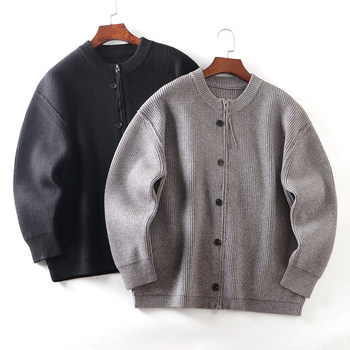 Soft, warm and loose casual crew neck sweater jacket Soft, warm and loose casual crew neck sweater jacket