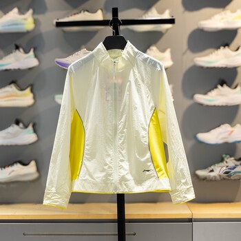 Li ning windbreaker ແມ່ຍິງ 2026 ລະດູຮ້ອນແບບໃຫມ່ຂອງແມ່ຍິງກິລາແລ່ນແສງສະຫວ່າງປ້ອງກັນແສງແດດວ່າງເສື້ອກັນຫນາວສໍາລັບແມ່ຍິງ