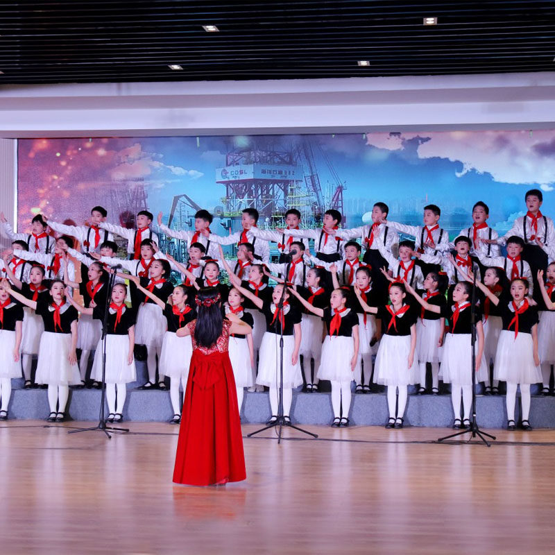 June 1 children's chorus costume performance costume boys and girls primary and secondary school students red scarf poem recitation large chorus performance costume
