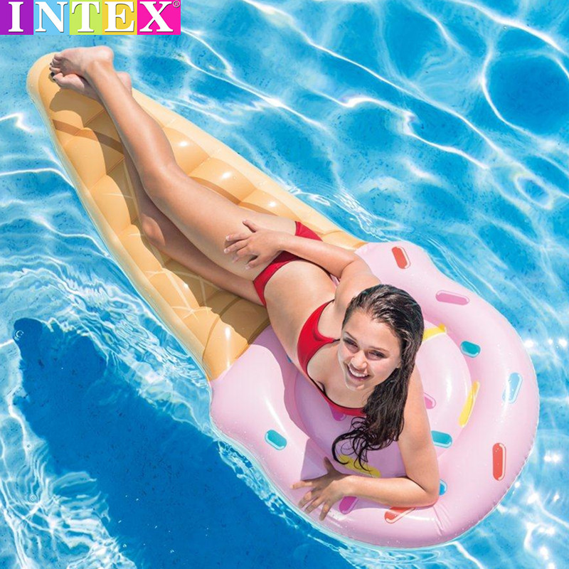 American INTEX ice cream ice cream pups male and female adults photographed sweets swimming rings on water thickened inflatable beds