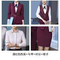 Бордовый пиджак классического кроя, жилет, рубашка, юбка