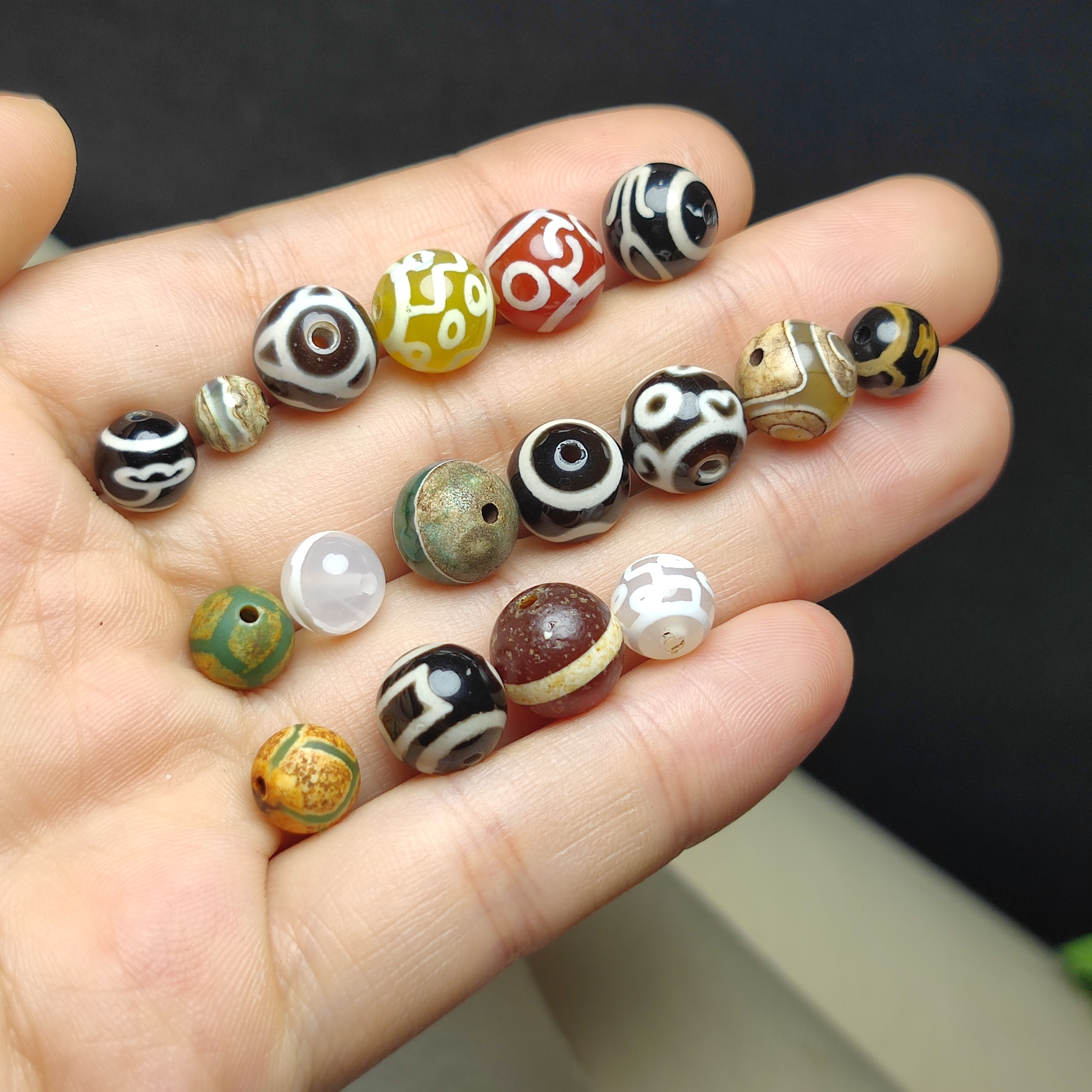 雨夜天珠：黑白珠桶型手串DIY的秘密之美