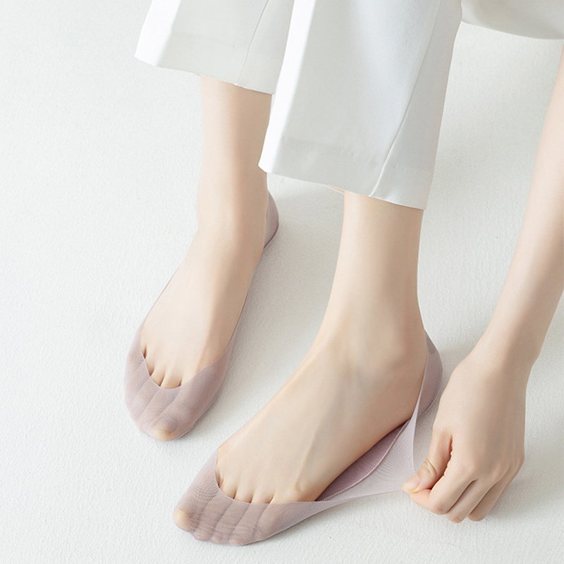 Seamless Ice Silk Women's No-Show Socks, Non-Slip, Thin, Invisible Socks for Summer, Shallow Cut, Super Pretty Socks