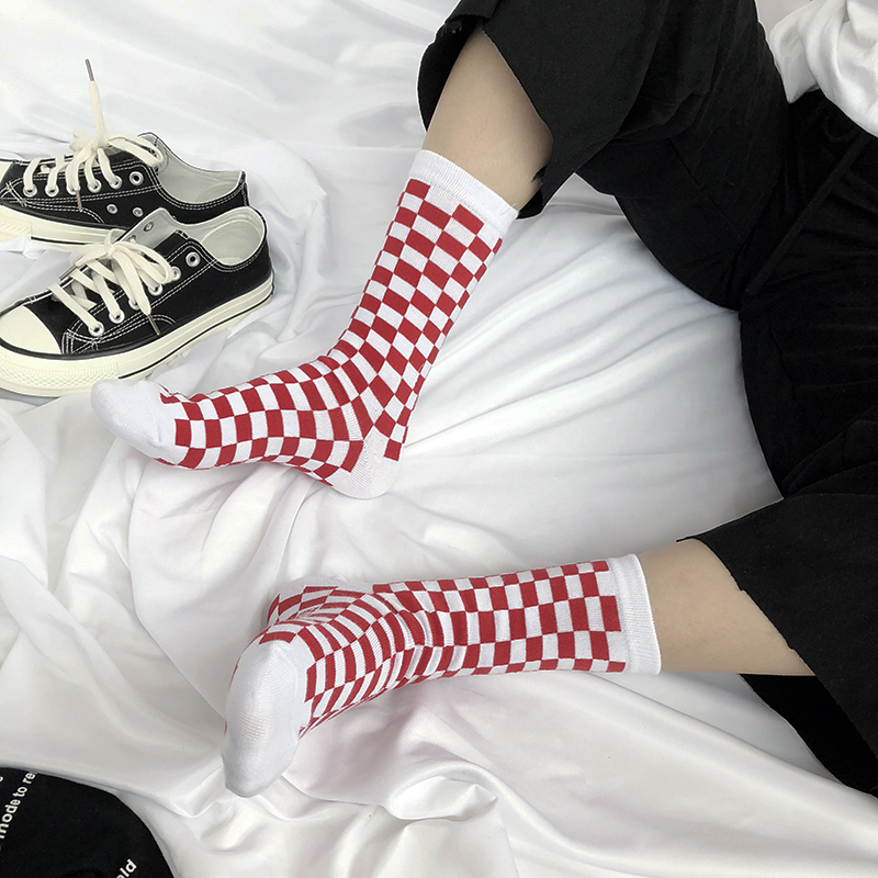 Cặp vợ chồng vớ Harajuku kẻ caro retro kẻ sọc vớ cotton thể thao vớ ống nam và nữ xu hướng vớ trượt ván đường phố - Vớ sợi tre shop tat dep gia re