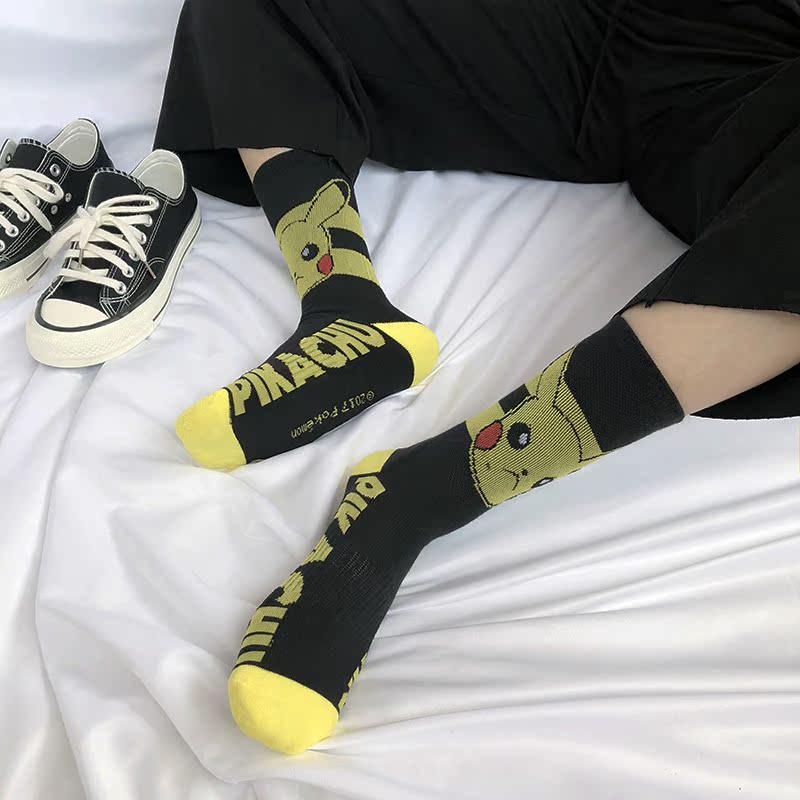 Cặp đôi vớ thủy triều Pikachu trong vớ ống Đàn ông và phụ nữ phim hoạt hình dễ thương vớ dày cotton vớ thể thao - Vớ hàng tuần tất lười